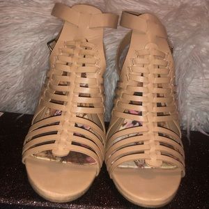 🌟🌟SALE🌟🌟Steve Madden Remiie sandal